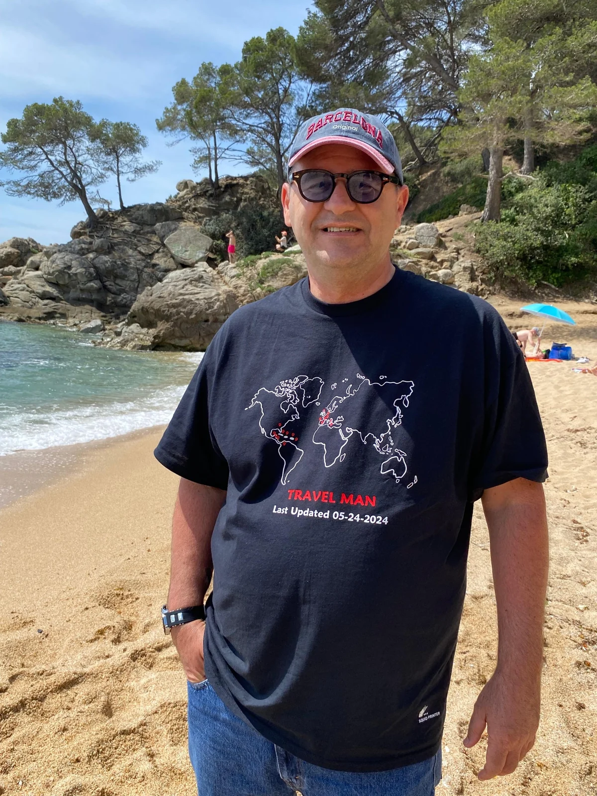 Camiseta viajero personalizada con mapa del mundo